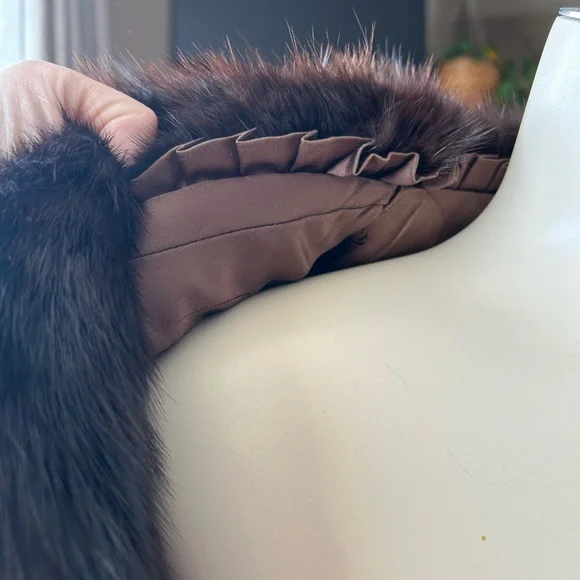 Brown beaver fur collared jacket - Picture 7 of 10